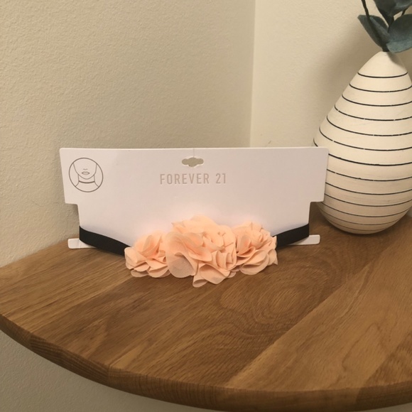 Forever 21 Flower Choker - Picture 3 of 4